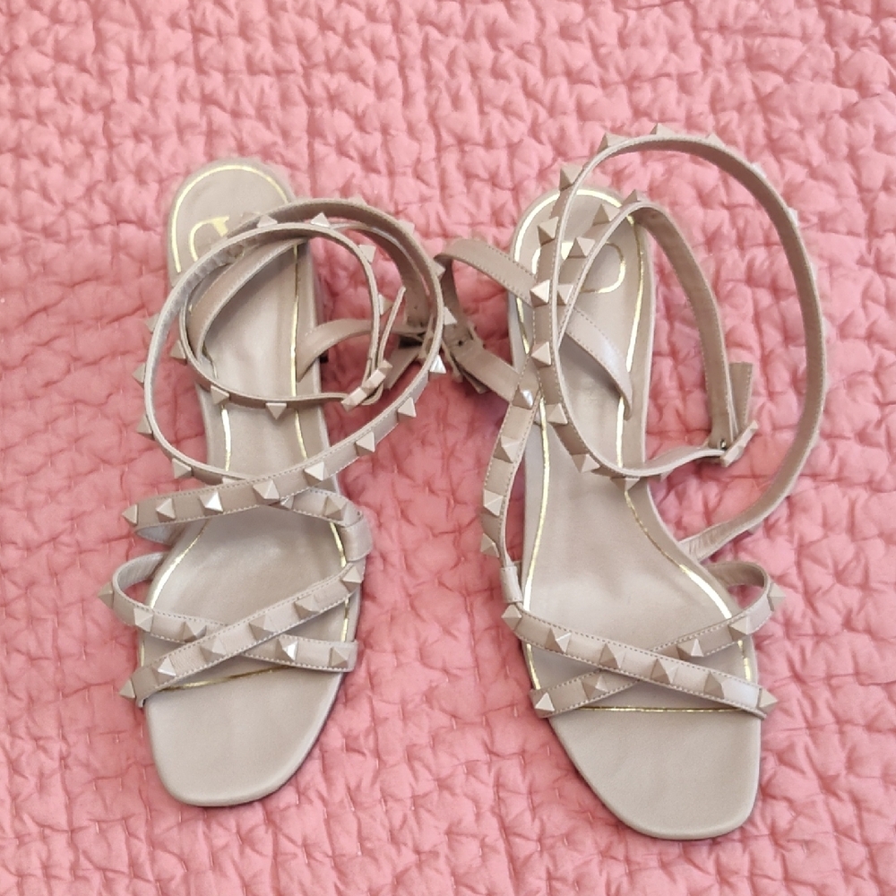 Stylish Beige Strappy Sandals